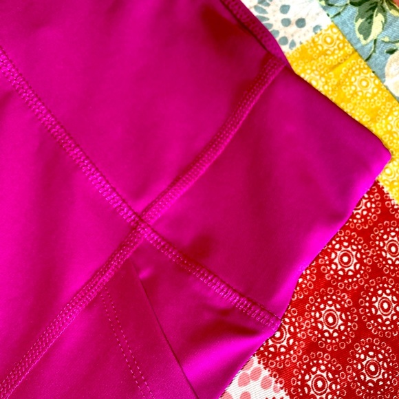 🍀 NWT! Cute Pink Workout Leggings! - Picture 2 of 4